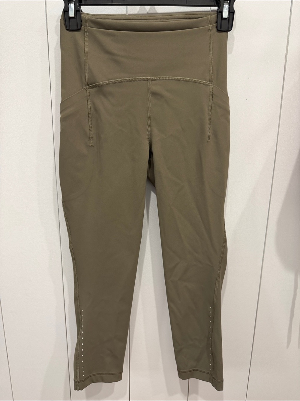 Lululemon Swift Speed High-Rise Crop 21" Luxtreme Size 4 Leggings Olive Green